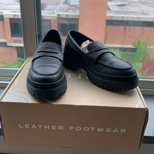 Portland Leather Patina Almost Perfect Zoe Chunky Loafer Black Size 7